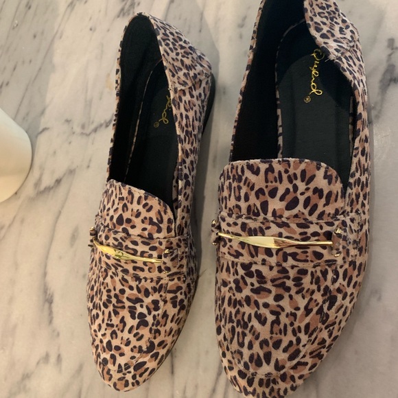 Leopard print loafers with gold detail - Picture 3 of 3
